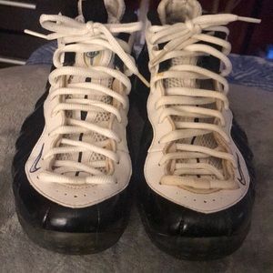 Men black and white foams